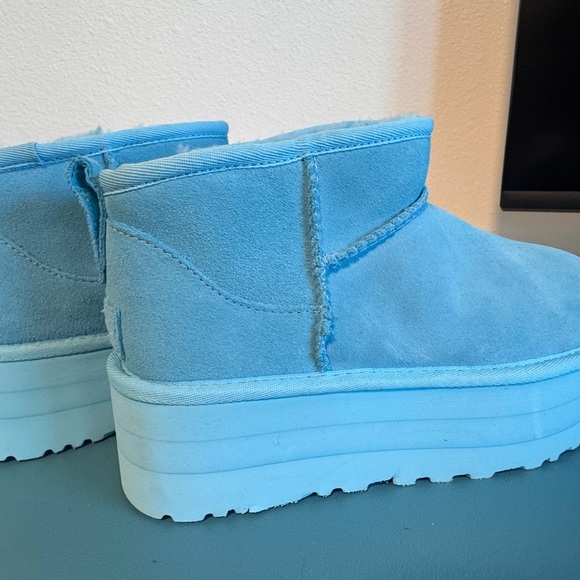 UGG CLASSIC ULTRA MINI PLATFORM SUMMER SKY SHEARLING BOOTS - Picture 2 of 6